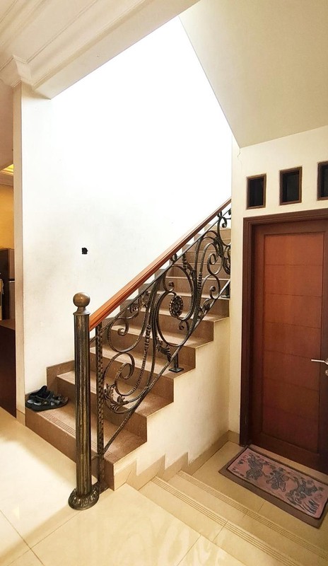 DIJUAL RUMAH MEWAH SIAP HUNI - REMPOA, JAKARTA SELATAN