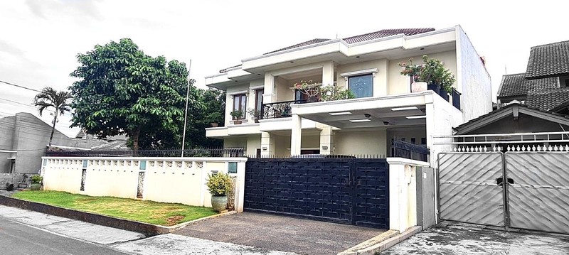 DIJUAL RUMAH MEWAH SIAP HUNI - REMPOA, JAKARTA SELATAN
