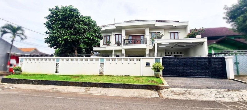 DIJUAL RUMAH MEWAH SIAP HUNI - REMPOA, JAKARTA SELATAN