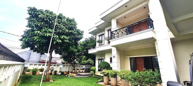 DIJUAL RUMAH MEWAH SIAP HUNI - REMPOA, JAKARTA SELATAN