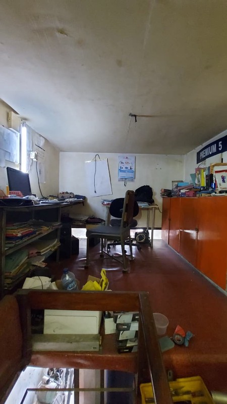 Dijual Rumah 2 Lantai 6 Kamar Tidur di Bulak Rukem