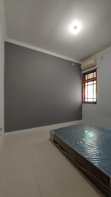 FOR SALE / LEASE - Rumah Mewah Hook di Rungkut Asri