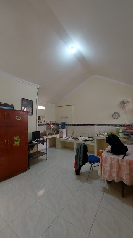 Dijual / Disewa Rumah Sudut (Hook) Rungkut Asri - Luas & Siap Pakai