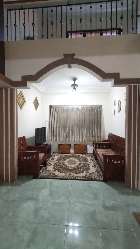 Rumah 2 Lantai 5 Kamar Tidur Luas 150 meter persegi di Area Strategis Perak Surabaya