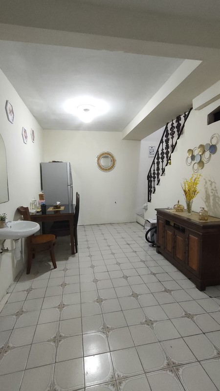 Rumah 2 Lantai 5 Kamar Tidur Luas 150 meter persegi di Area Strategis Perak Surabaya