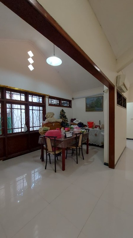 Rumah Posisi Hook + Toko di Rungkut Asri - Dijual / Disewa Nego!