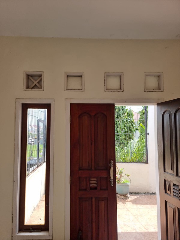 Rumah Luas 2 Lantai di Klampis Surabaya Timur - Harga 2,3M, Semi Furnish