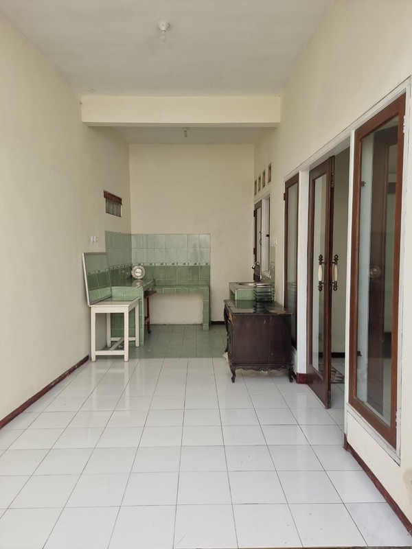 Rumah Luas 2 Lantai di Klampis Surabaya Timur - Harga 2,3M, Semi Furnish