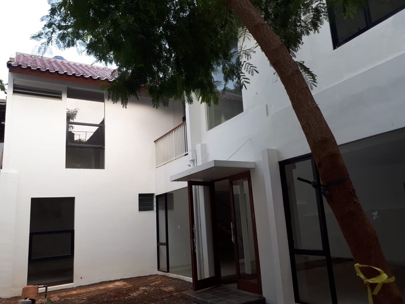 Rumah Mewah di Bintaro Jaya dengan KT 6+1 K 5+1 Sertifikat SHM