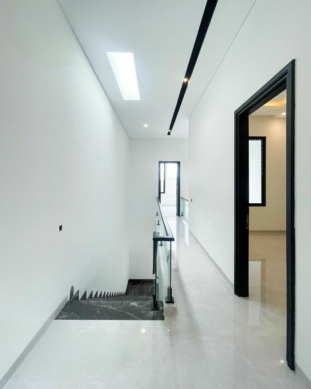 Jual Rumah tingkat dua lantai murah di Kupang Baru Surabaya