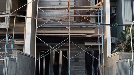Dijual Rumah Baru Gress Manyar Jaya Surabaya Timur - Row Jalan 4 Mobil 