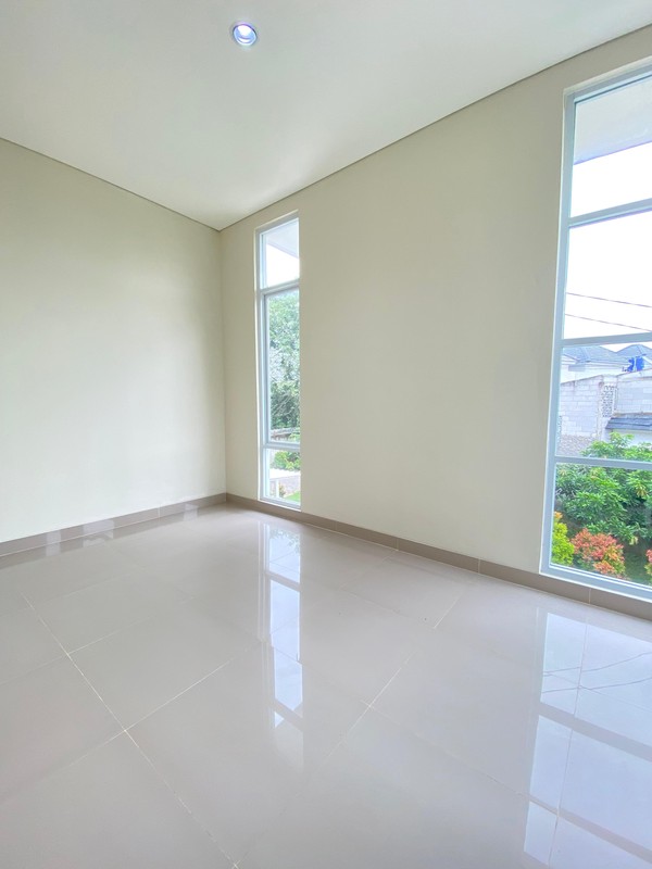 Rumah Brand New Semi Furnished Dalam Komplek Hadap Selatan