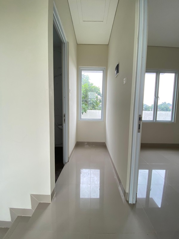 Rumah Brand New Semi Furnished Dalam Komplek Hadap Selatan