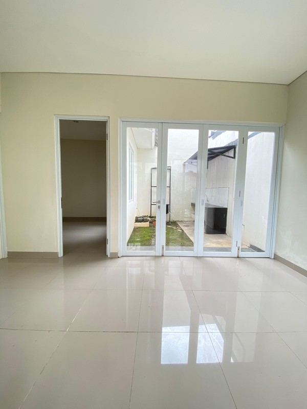 Rumah Brand New Semi Furnished Dalam Komplek Hadap Selatan