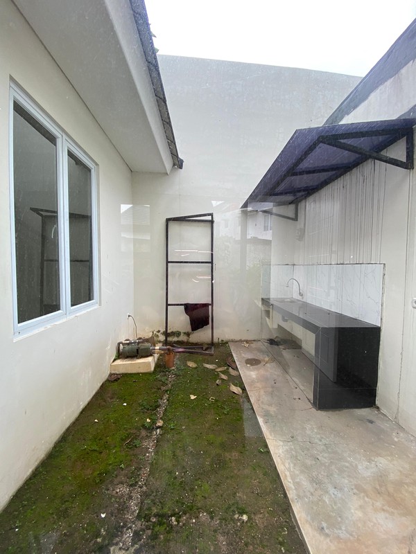 Rumah Brand New Semi Furnished Dalam Komplek Hadap Selatan