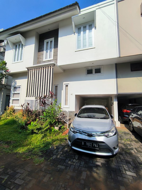 RUMAH DISEWA JALAN BUNGA KAMBOJA CIPETE