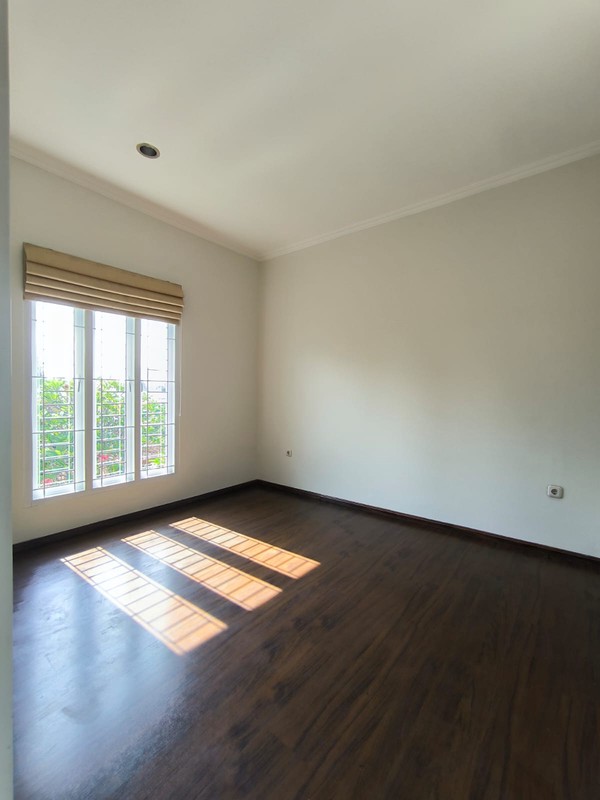 RUMAH DISEWA JALAN BUNGA KAMBOJA CIPETE