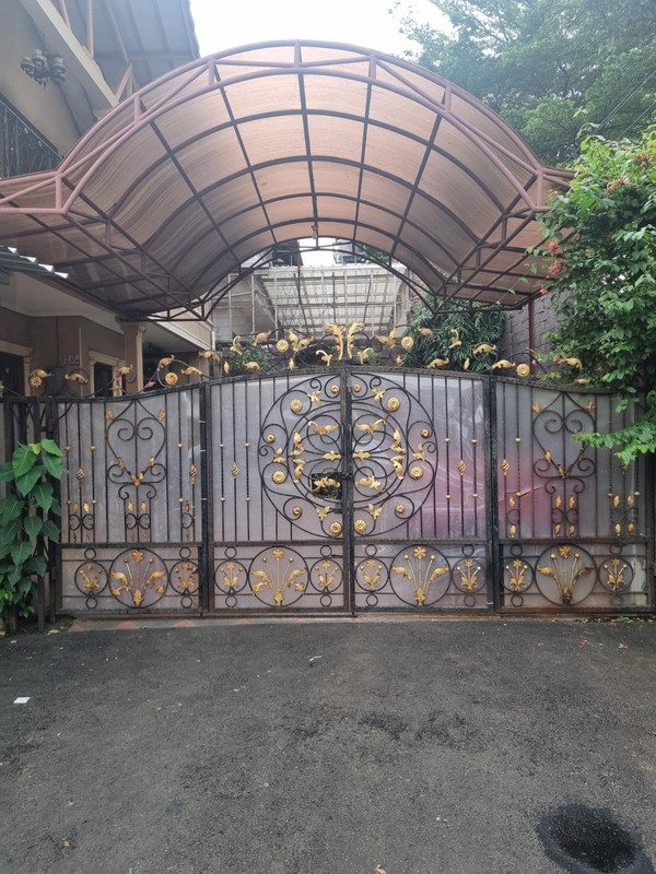 Dijual Rumah Siap Huni di Komplek BPKP Ciputat - sangat dekat MRT Lebak Bulus !
