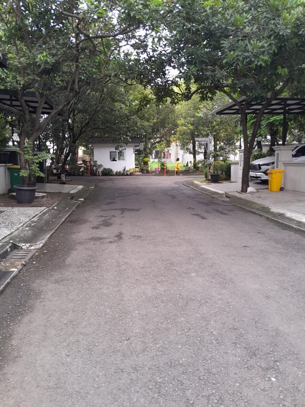 Rumah dalam cluster,jalan lebar di Bintaro Jaya 9.