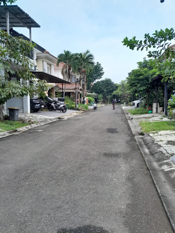Rumah dalam cluster,jalan lebar di Bintaro Jaya 9.
