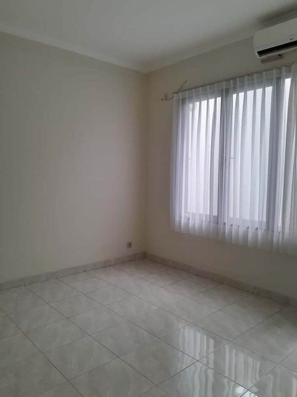 Rumah dalam cluster,jalan lebar di Bintaro Jaya 9.