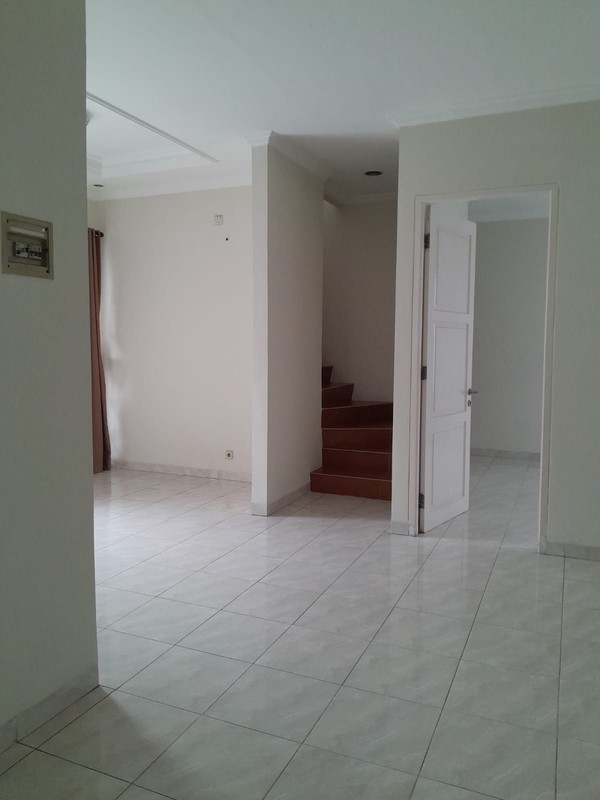 Rumah dalam cluster,jalan lebar di Bintaro Jaya 9.