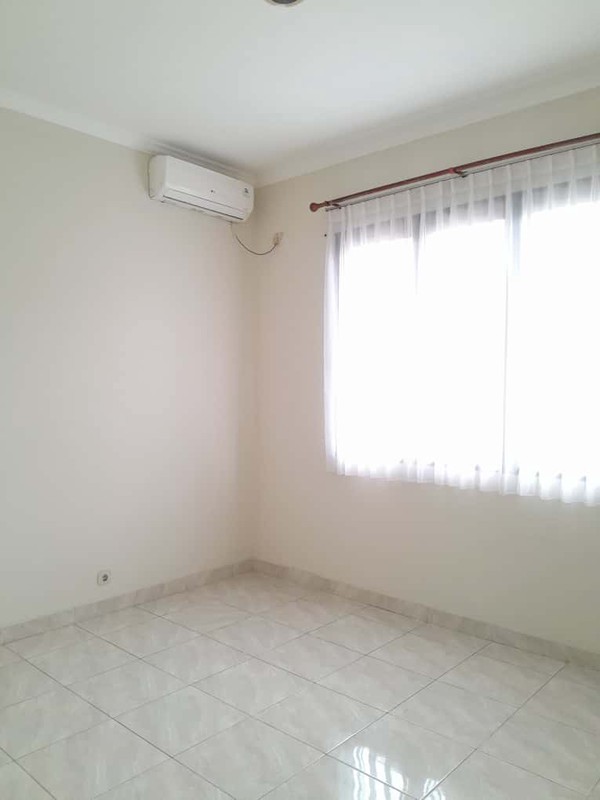 Rumah dalam cluster,jalan lebar di Bintaro Jaya 9.