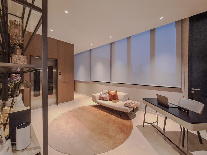 Rumah Mewah Nuansa Villa di Navapark BSD City dengan View Taman Luas