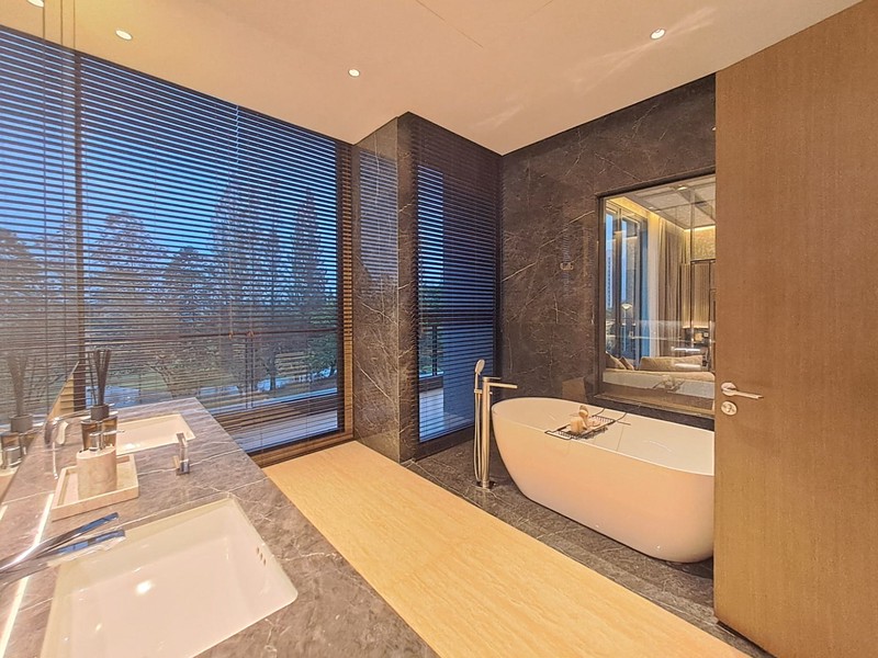 Rumah Mewah Nuansa Villa di Navapark BSD City dengan View Taman Luas