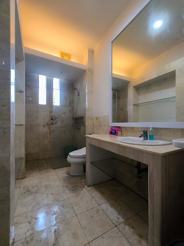 DIJUAL RUMAH JALAN KEMANG SELATAN JAKARTA SELATAN