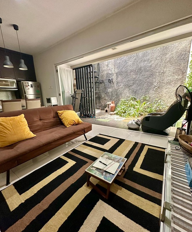 Rumah Bagus dan Terawat di Cluster Emerald, Bintaro Jaya