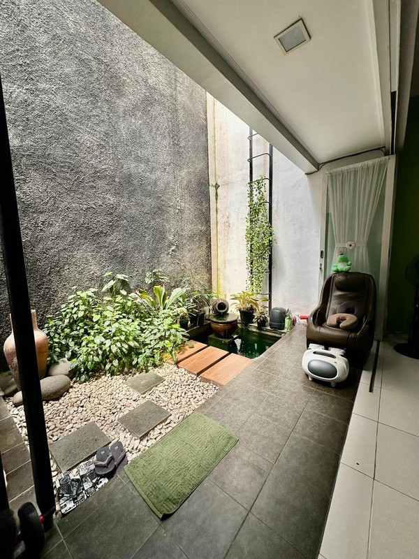 Rumah Bagus dan Terawat di Cluster Emerald, Bintaro Jaya