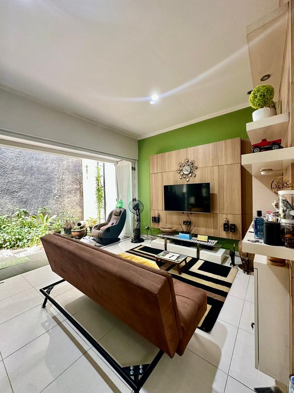 Rumah Bagus dan Terawat di Cluster Emerald, Bintaro Jaya