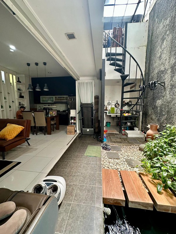 Rumah Bagus dan Terawat di Cluster Emerald, Bintaro Jaya