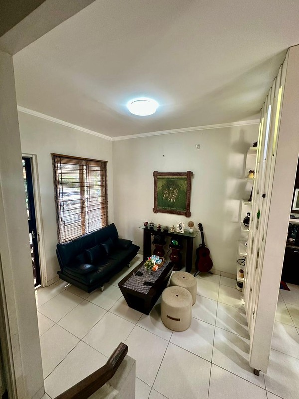 Rumah Bagus dan Terawat di Cluster Emerald, Bintaro Jaya