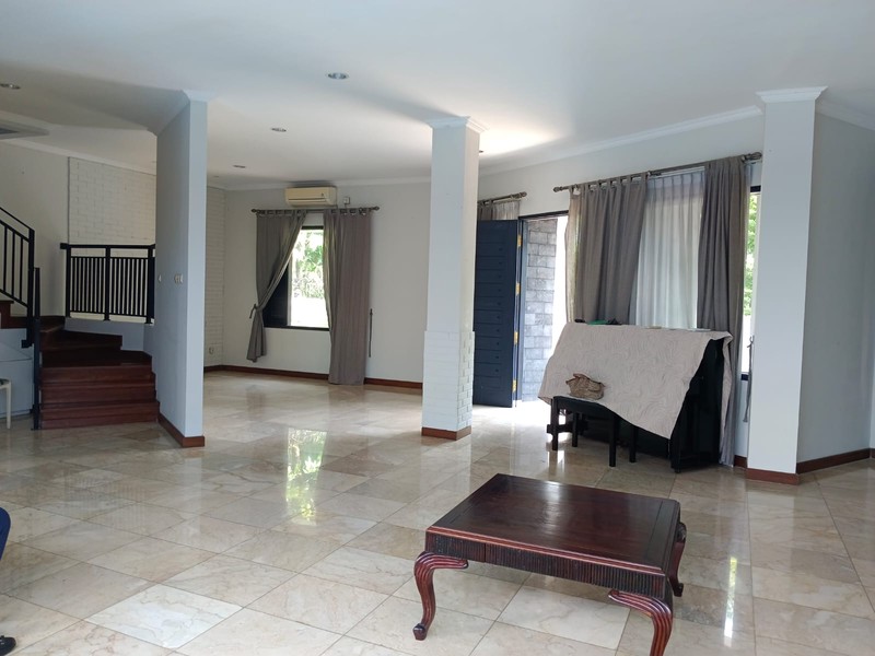 Rumah Siap Huni Terawat dalam Komplek Villa Cinere Mas