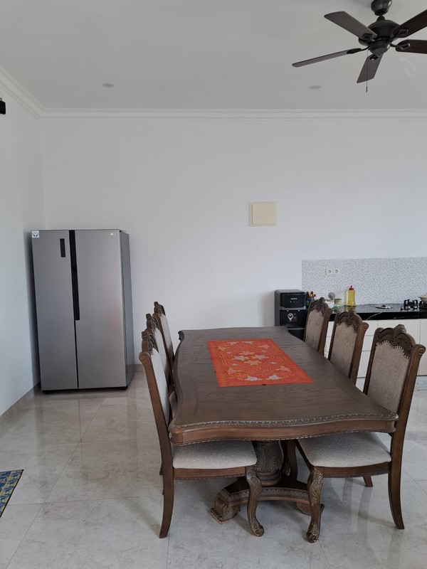 Dijual rumah 3 lantai di Kedoya Utara