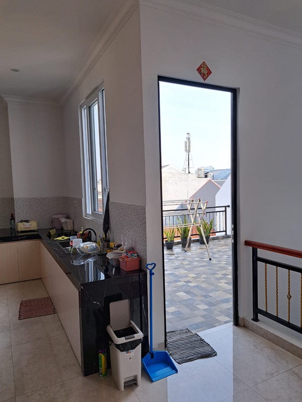 Dijual rumah 3 lantai di Kedoya Utara