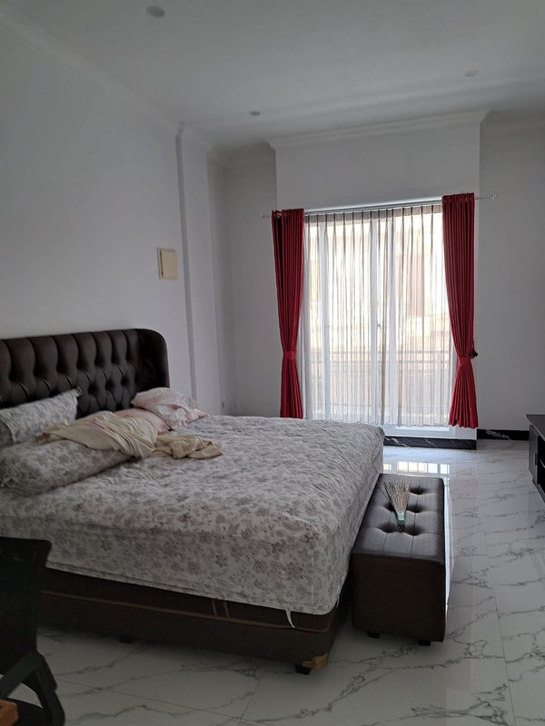 Dijual rumah 3 lantai di Kedoya Utara