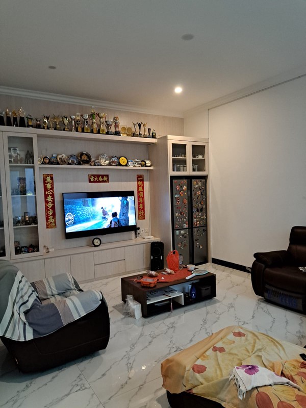 Dijual rumah 3 lantai di Kedoya Utara