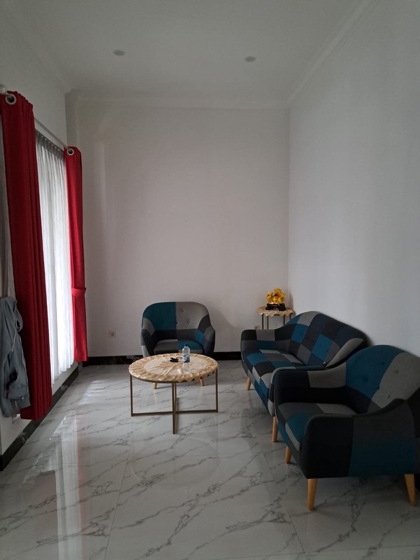 Dijual rumah 3 lantai di Kedoya Utara