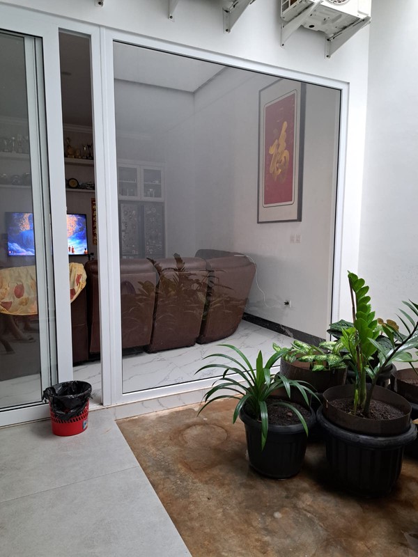 Dijual rumah 3 lantai di Kedoya Utara