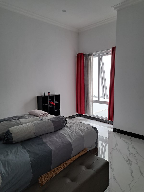 Dijual rumah 3 lantai di Kedoya Utara
