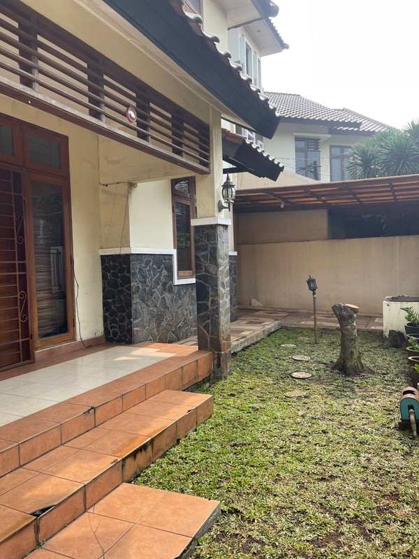 For Rent. Rumah luas Nusa Loka BSD, depan taman..