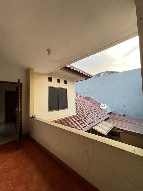 For Rent. Rumah luas Nusa Loka BSD, depan taman..