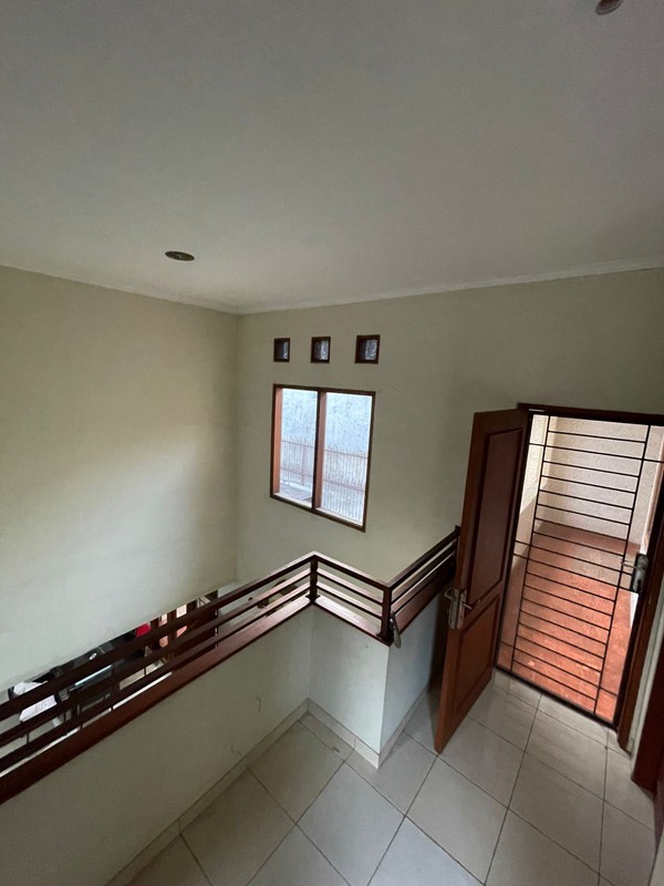 For Rent. Rumah luas Nusa Loka BSD, depan taman..