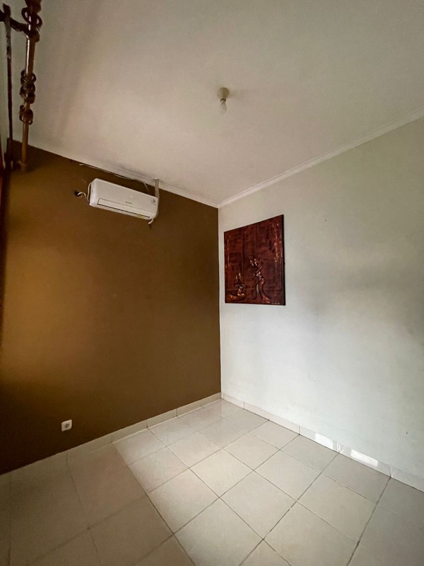For Rent. Rumah luas Nusa Loka BSD, depan taman..