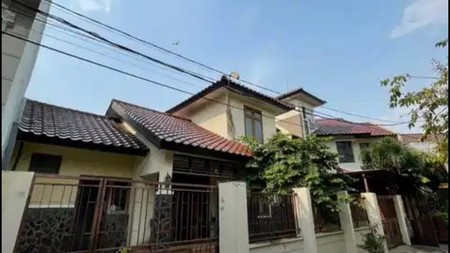 For Rent. Rumah luas Nusa Loka BSD, depan taman.. 