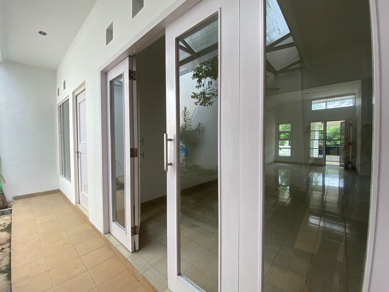 RUMAH CANTIK MINIMALIS DI BOULEVARD CIBUBUR COUNTRY