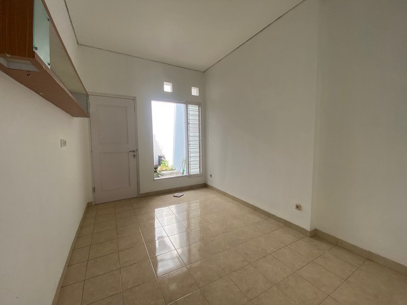 RUMAH CANTIK MINIMALIS DI BOULEVARD CIBUBUR COUNTRY